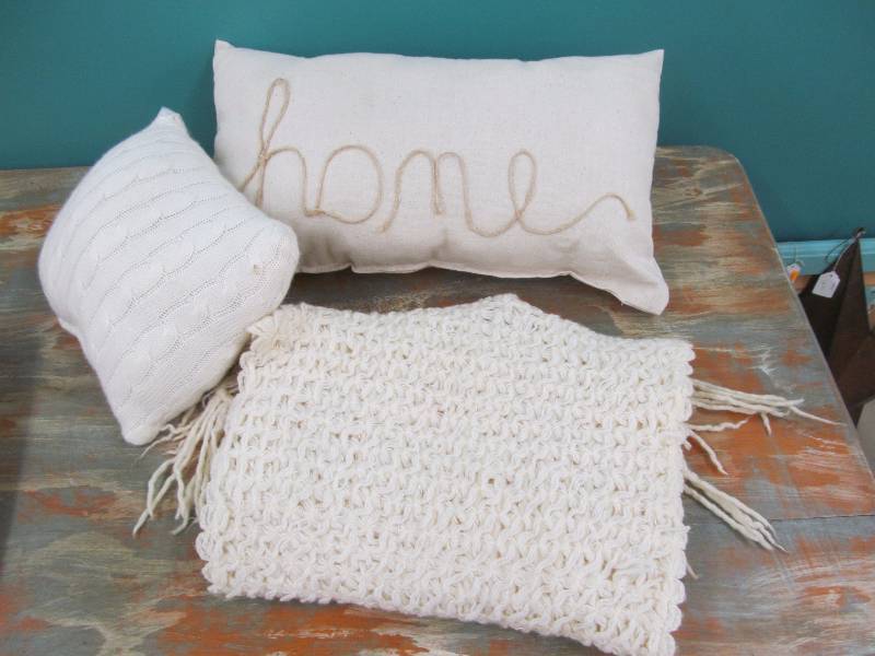lot 213 image: Pillows and shall
