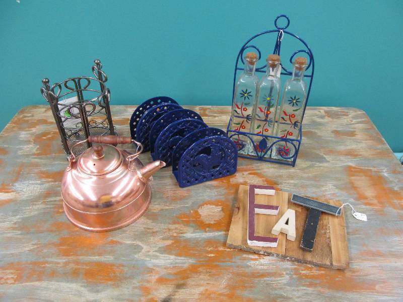 lot 214 image: Kitchen Supplies