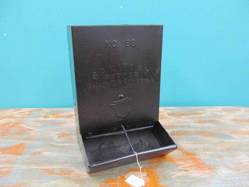 lot 215 image: Vintage feeder