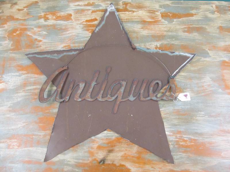 lot 216 image: Wall Dcor