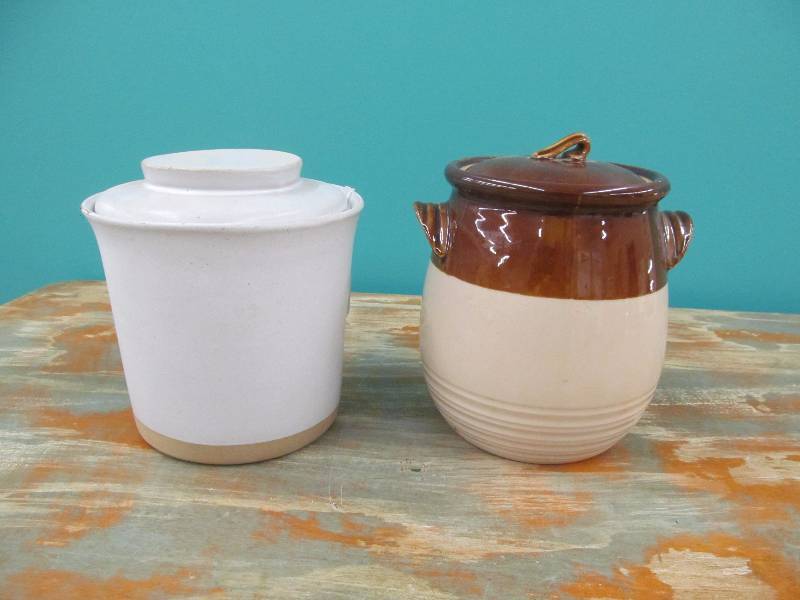 lot 220 image: Pottery