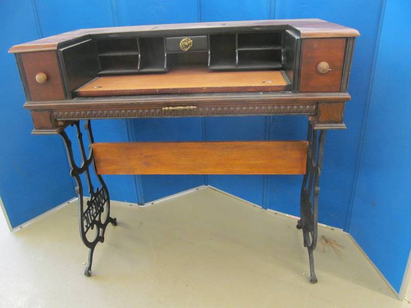 lot 248 image: Antique Sewing Machine