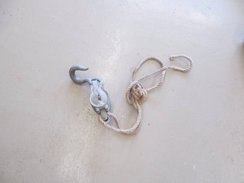 lot 250 image: Pulley