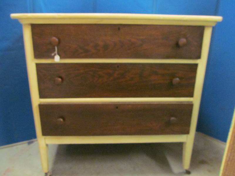 lot 262 image: Vintage Dresser