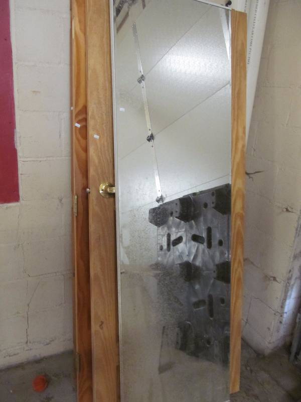 lot 275 image: Doors