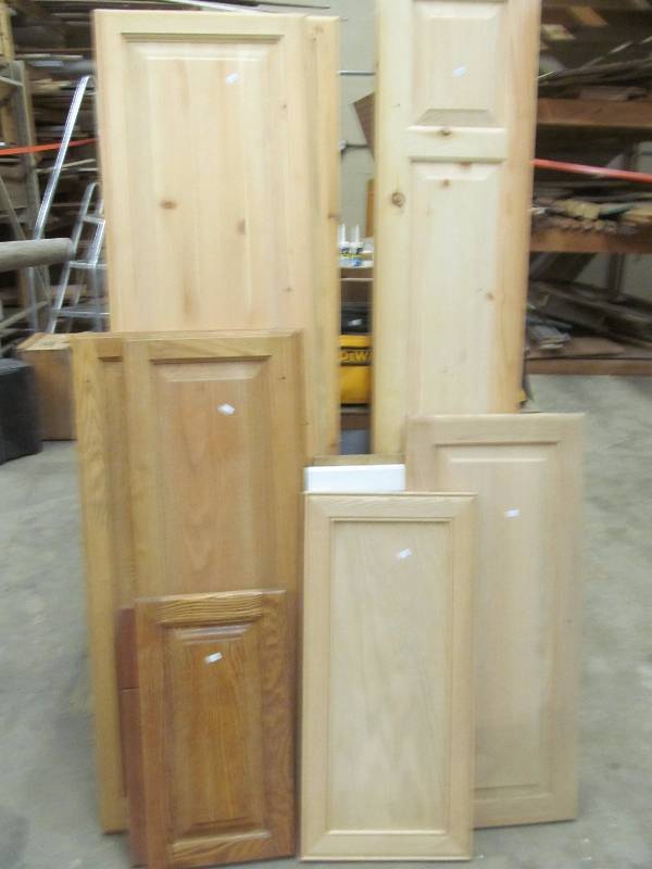 lot 283 image: Cabinet doors