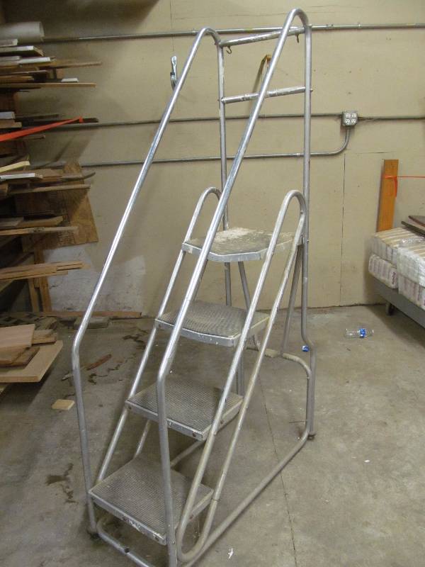 lot 284 image: Step ladder