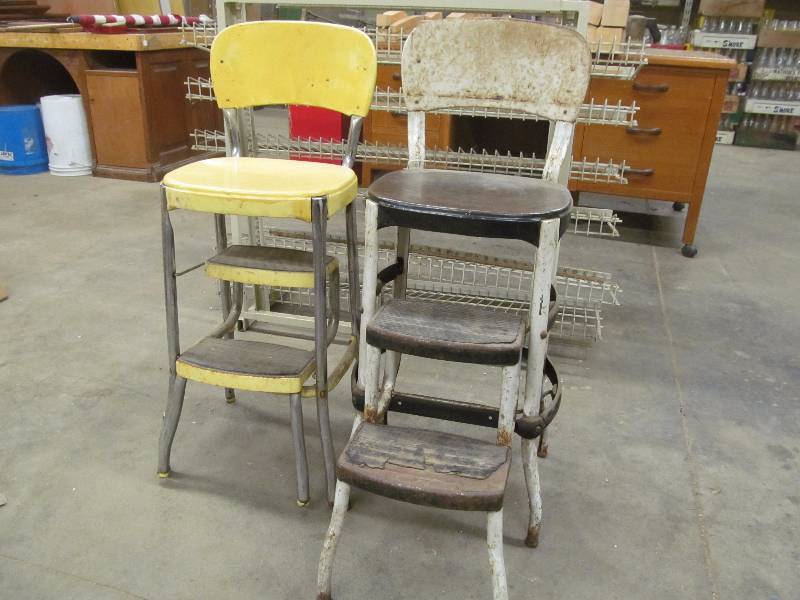 lot 285 image: Vintage stools