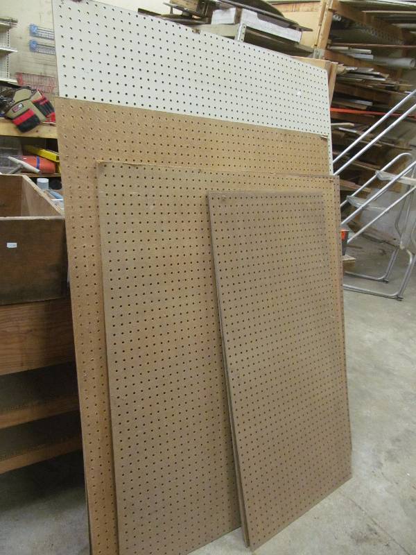 lot 288 image: Peg Board