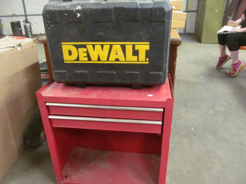 lot 292 image: Tool boxcabinet
