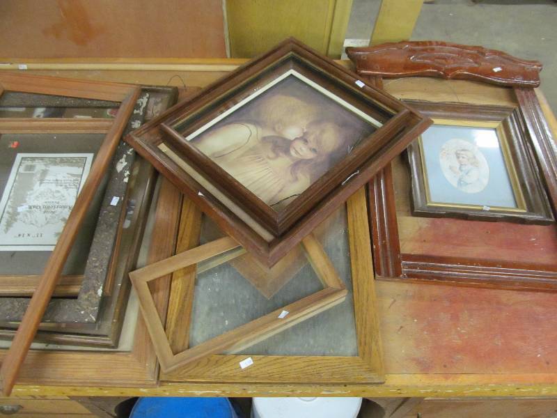 lot 293 image: Vintage picture frames