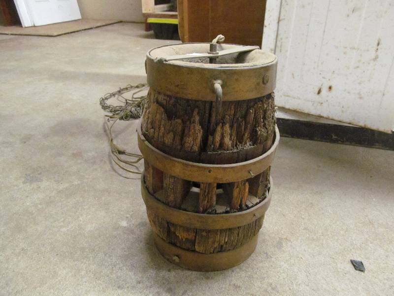 lot 297 image: Vintage lamp