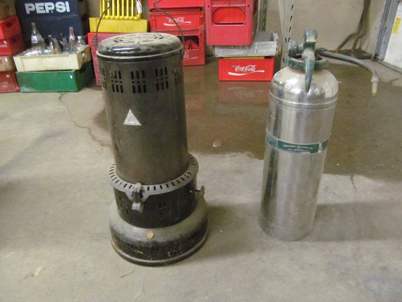 lot 305 image: Vintage heater