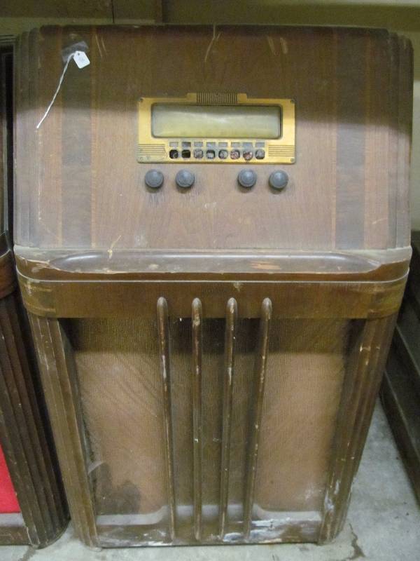 lot 315 image: Vintage radio
