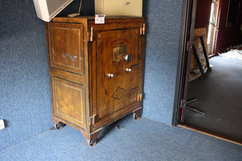 lot 4 image: National Safe & Lock Co. Electronic Combination Safe wDouble Doors & Faux Wood Finish wLighthouse Design 28 x 42 x 58.