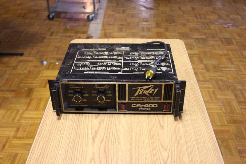 lot 8 image: Peavey CS-400 Stereo w2 Channels Power Pak Serial Number 4A-0182215.