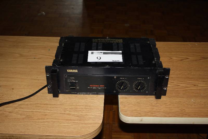 lot 9 image: Yamaha Professional Series Natural Sound Power Amplifier Model P2100.