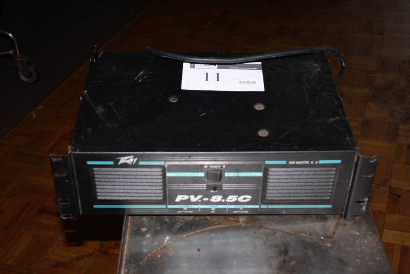lot 11 image: Peavey Electronics Corporation PV 8.5C 5-Channel Powered Mixer.