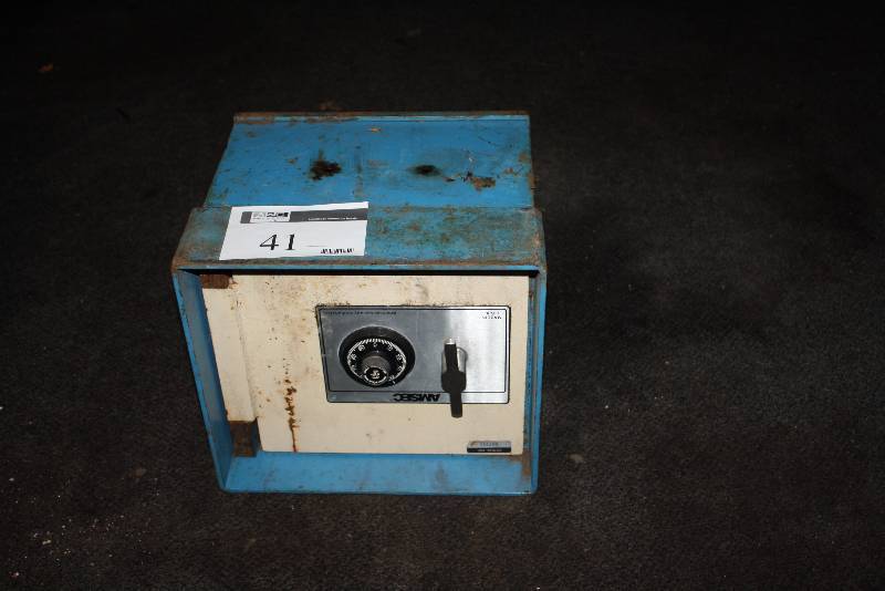 lot 41 image: Amsec Safe Does Not Have Combination.