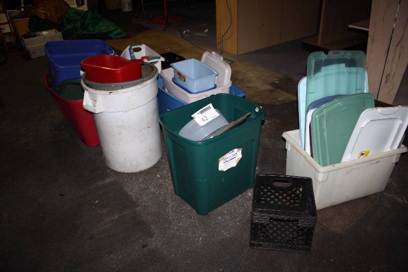 lot 42 image: Container Lot Including Plastic Tubs & Lids.