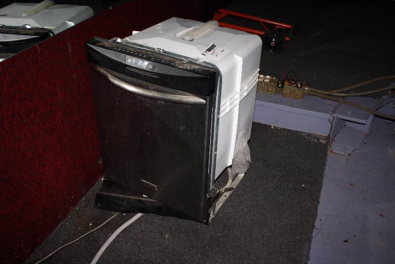 lot 27 image: Fridgidaire Professional Series Dishwasher Black wCord.