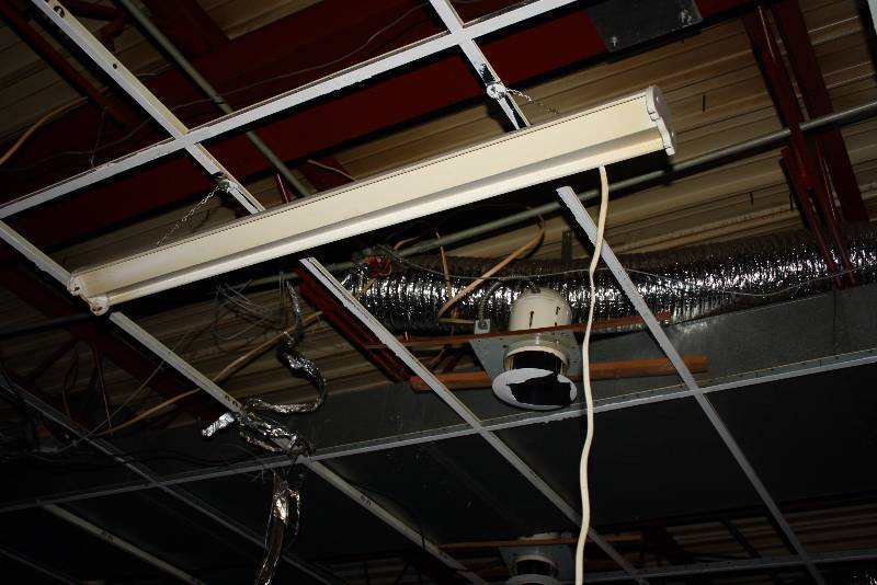 lot 34 image: Lot of (5) Lighting Fixtures Including Fluorescent Light Fixtures Party Light Fixtures.