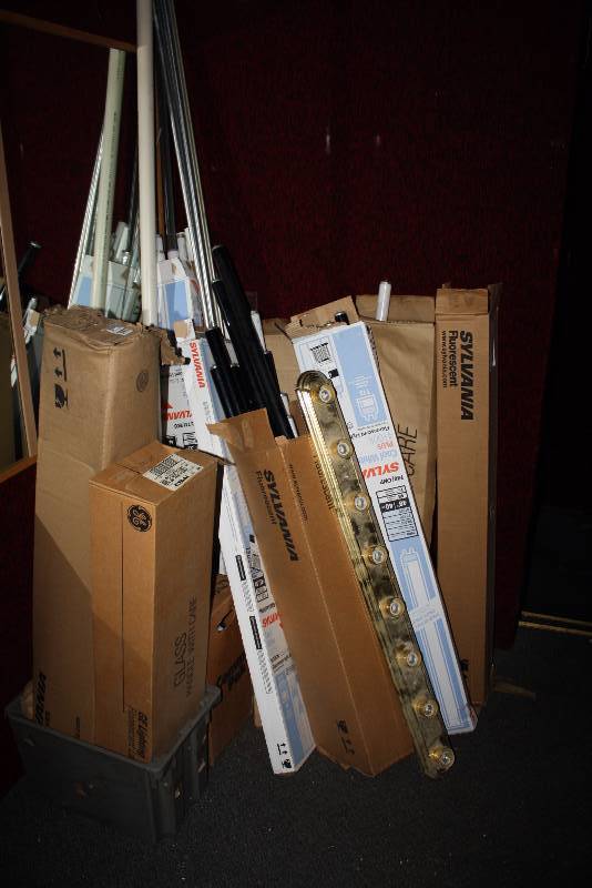 lot 22 image: Corner Lot of Miscellaneous Fluorescent Light Bulb Tubes Untested.