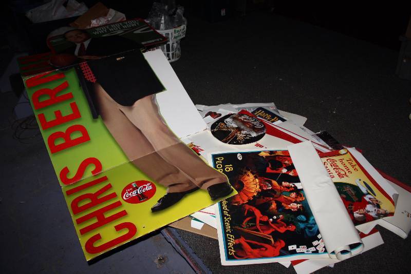 lot 23 image: Floor Lot of Wall Hangings & Posters.