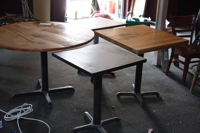 lot 65 image: Lot of (4) Tables wWood Style Tops & Metal Frames Circular Top (1), Square Top (3) 24 x 24 x 29.5 (2), 30 x 29.5 x 29.5, 46 x  46 x 29.5.