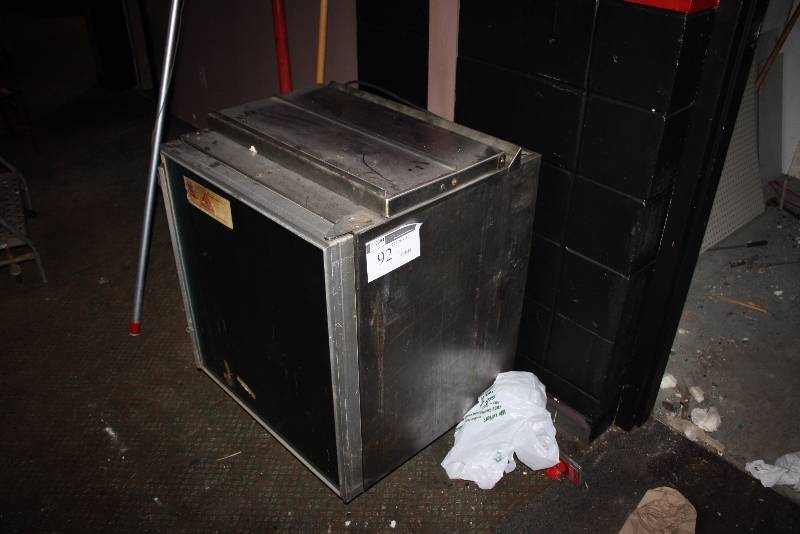 lot 92 image: Silver King Mini-Fridge Model S112LKAA 115V 60Hz 27 x 26 x 35.