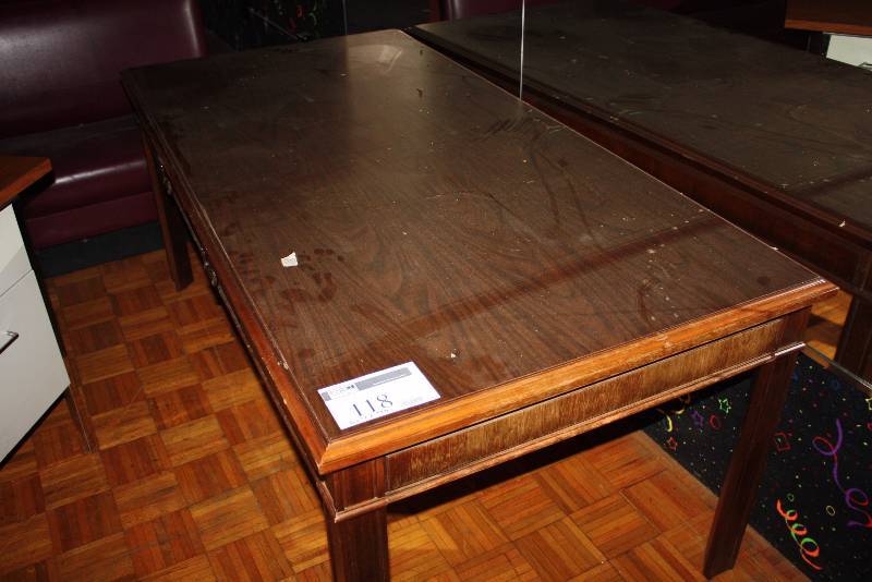 lot 118 image: Wooden Table w4 Legs 36 x 72 x 29.5.