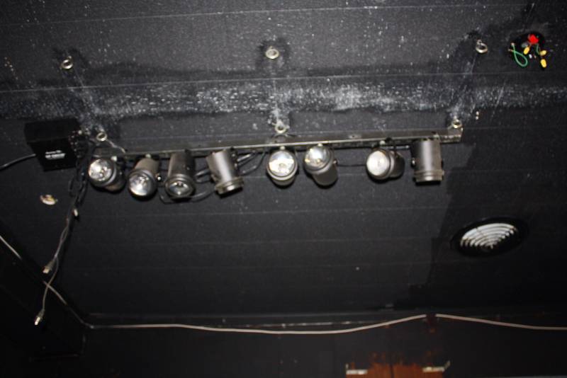 lot 135 image: Lot of (3) Light Fixture Mounts wLight Fixtures Requires Tools For Removal.