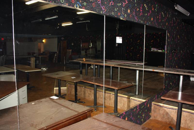 lot 119 image: Lot of (4) Wall Mirrors 48 x 60 Requires Tools For Removal.