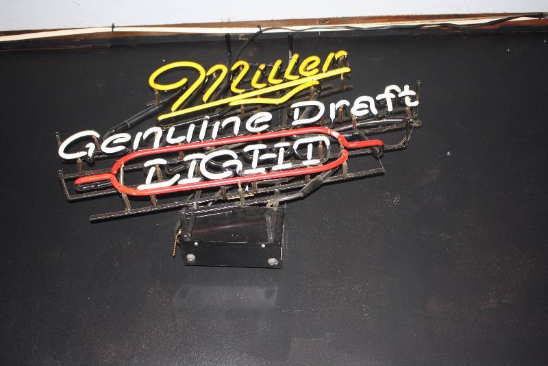 lot 141 image: Miller Genuine Draft Light Neon Sign Untested.