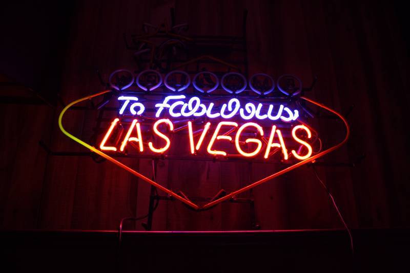 lot 140 image: Welcome To Fabulous Las Vegas Neon Sign Sign Tested & Bottom Half Lights Up Only.