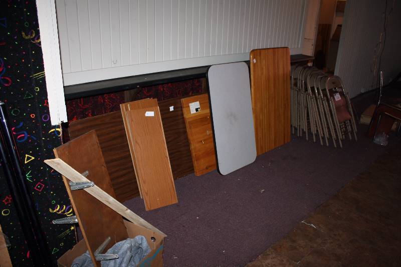 lot 151 image: Lot of (14) Including Wooden Shelves (4) Miscellaneous Tabletops (8) Table Base (1) Folding Table (1).