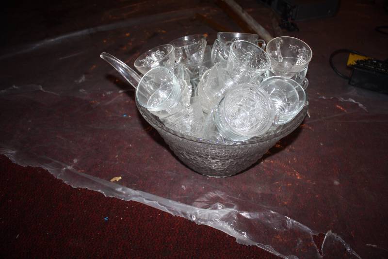 lot 194 image: Bowl Lot of GlasswareCrystal Ware Including Cups, Bowls.