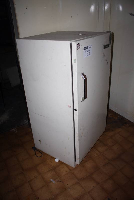 lot 198 image: Upright Freezer 13.3 Cu. Ft Model 43056 White 28 x 26.5 x 55.