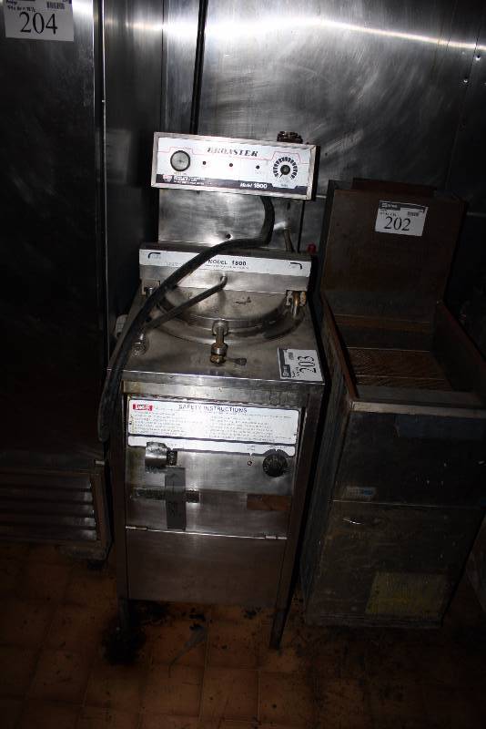 lot 203 image: Broaster Unit Model 1800 Timer & Pressure Meters 18 x 34 x 51.