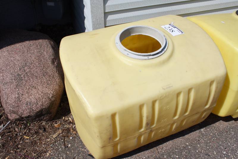 lot 238 image: Raven Plastic Container 100 Gallon 30 x 37 x 27.