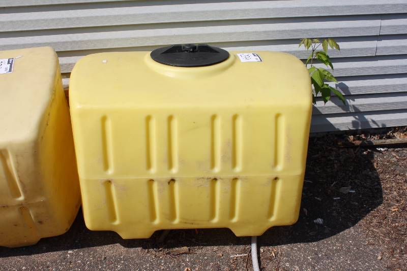 lot 239 image: Raven Plastic Container wCap 100 Gallon 30 x 37 x 27.