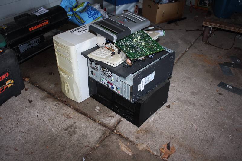 lot 254 image: Floor Lot Including Computer Towers Keyboard Miscellaneous Electronics And More.