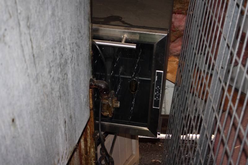 lot 279 image: Vinotemp Wine Cooler Untested.