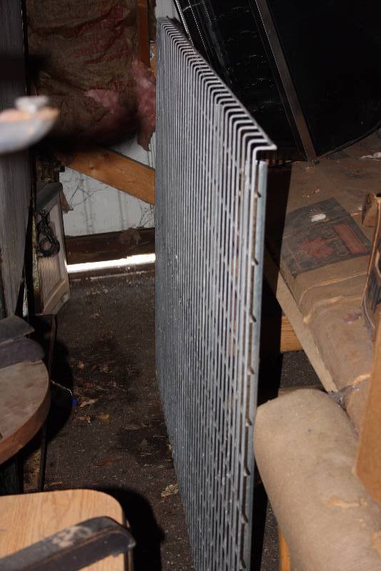 lot 277 image: Shelving Lot Including Metal Grate White Shelving.