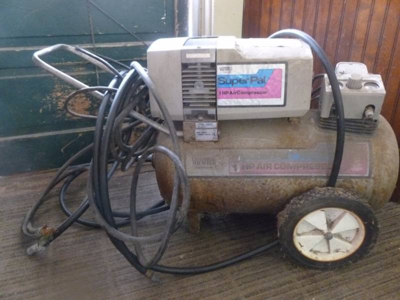 lot 6 image: Air Compressor