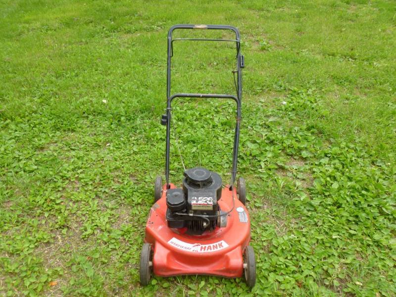 lot 9 image: Push Mower