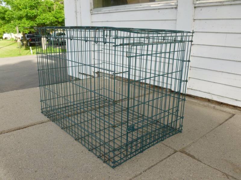 lot 11 image: Dog Cage
