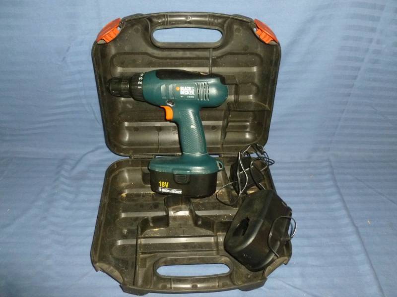 lot 34 image: 18 Volt Cordless Drill