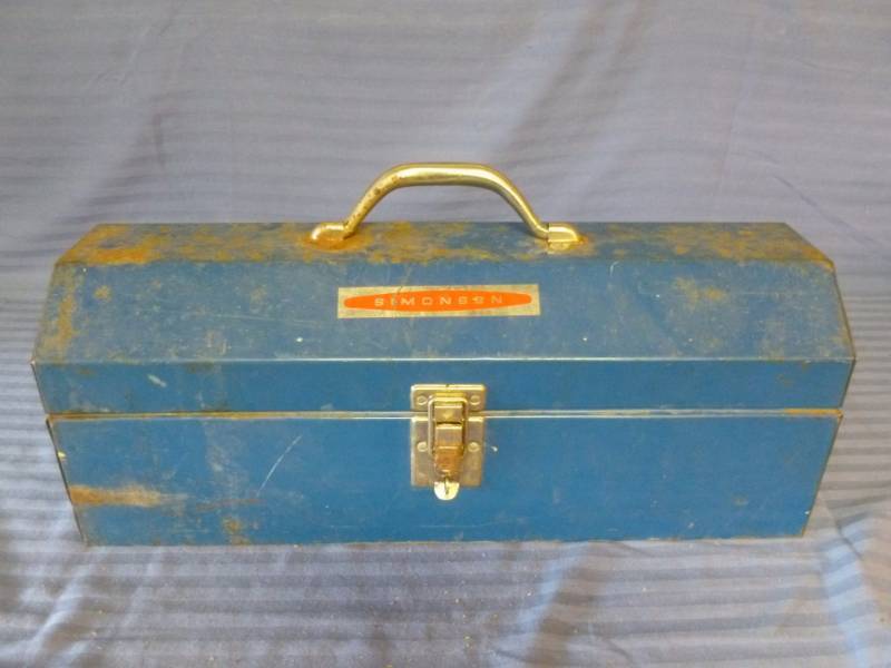 lot 39 image: Tool Box