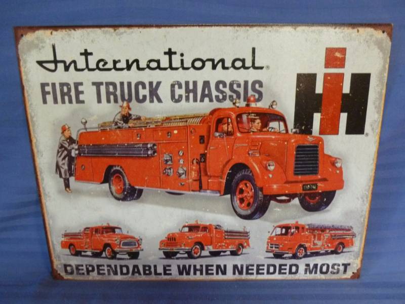 lot 43 image: Collectible Metal Sign
